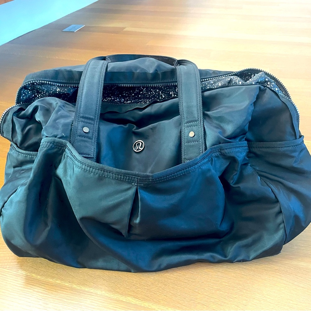 Lululemon workout duffle gym bag black
